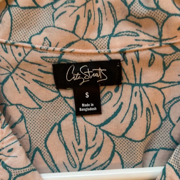 Mens City Streets short sleeve,button down dress shirt. - Picture 2 of 3